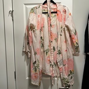 Beautiful floral Plum Pretty Sugar robe
